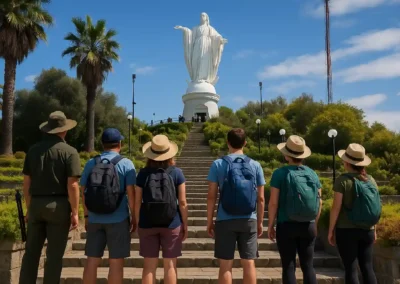Estatua de la Virgen en el Cerro San Cristóbal, punto final del City Tour Santiago.
