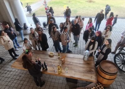 degustación 3 vinos reserva durante el tour viña undurraga