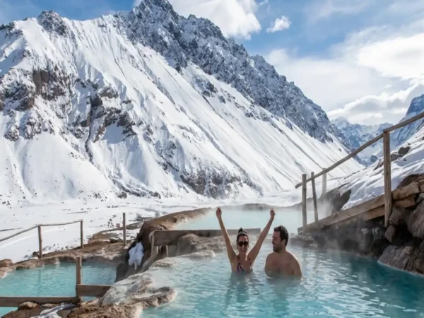 tour termas de colina desde santiago en Termas Valle de Colina, pozones de aguas termales volcánicas en el Cajón del Maipo