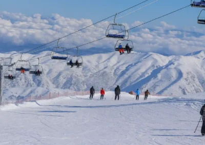 Mirador en La Parva con vistas a la Cordillera de los Andes durante el Tour La Parva y El Colorado