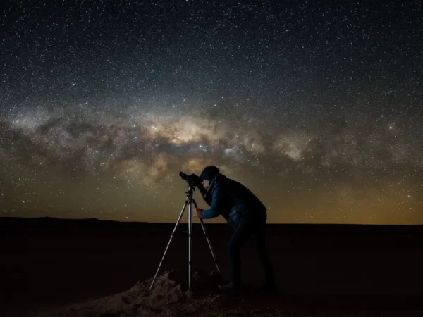 Tour astronómico San Pedro de Atacama observación con telescopio bajo cielo estrellado