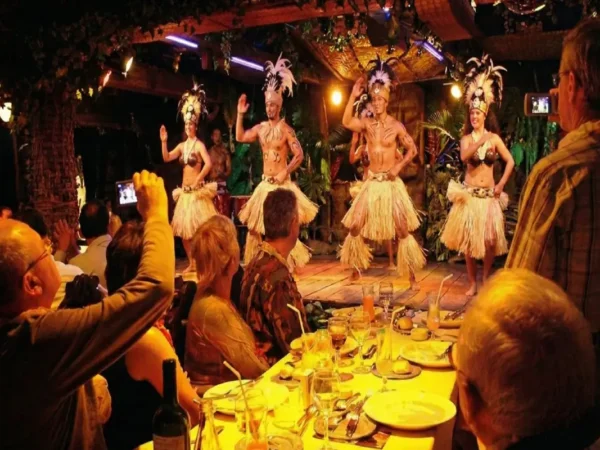 Tour al Restaurante Bali Hai Chile con show de danzas Rapa Nui en Santiago