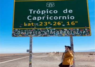 parada en el Trópico de Capricornio en tour piedras rojas san pedro de atacama